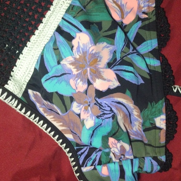 Time & Tru Tropical Boho Crochet Swim Halter Size L New No Tags - Picture 4 of 9